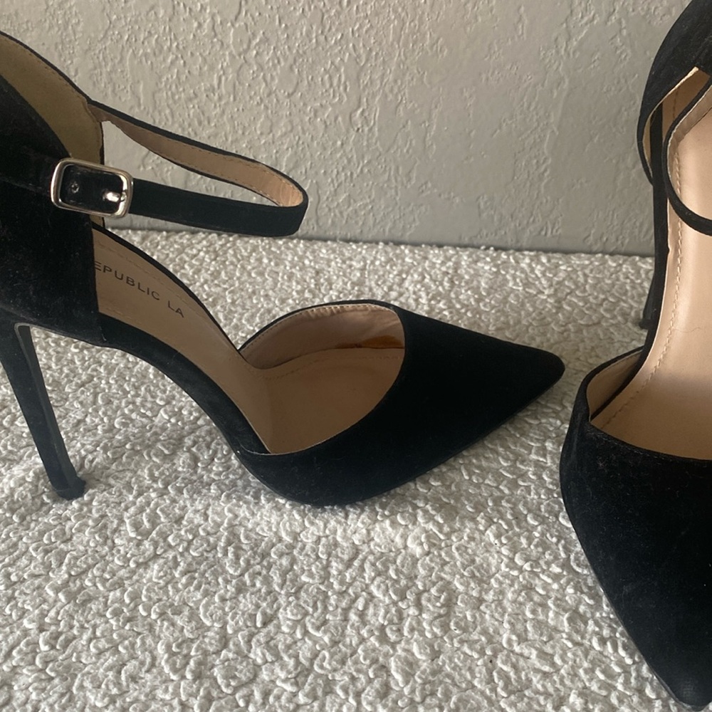 Suede black Courts - Picture 4 of 6